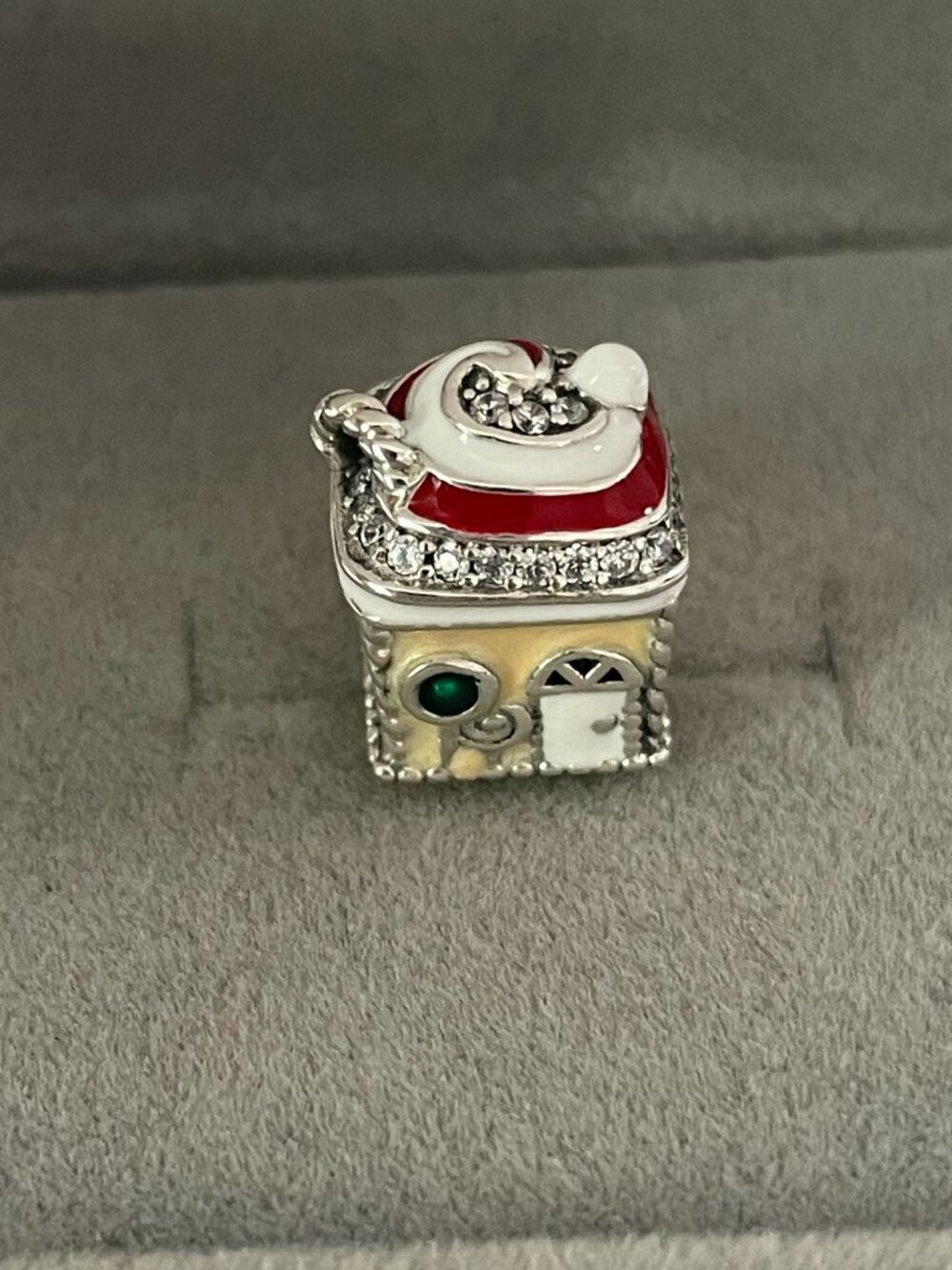 Pandora Festive Gingerbread House Charm